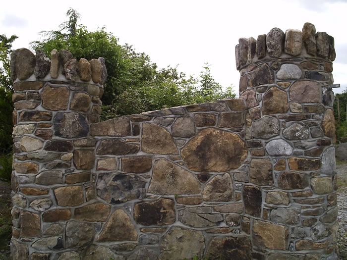 Field_stone_wall-with-birds-beak-joint.2