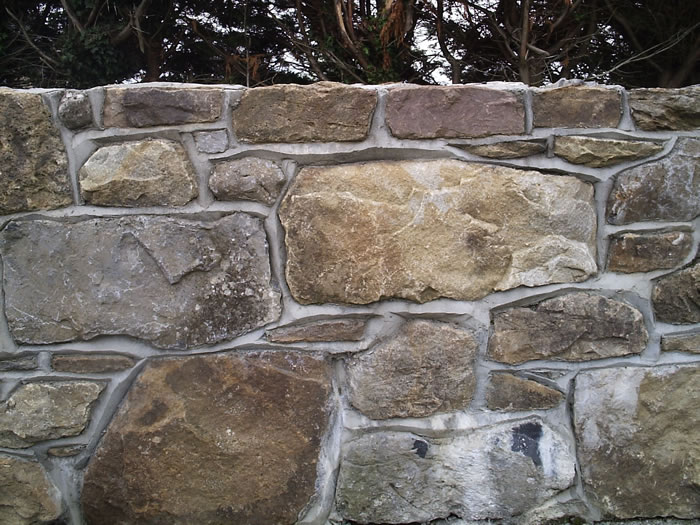 Field_stone_wall-with-birds-beak-joint.4