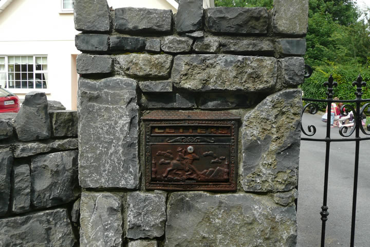 Stone.Pillar.Letterbox.Lights2